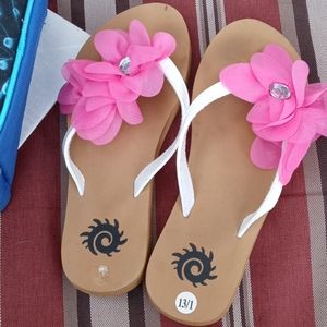 Set‐Flip-Flops+Finding Nemo/Dory Bag•NWT